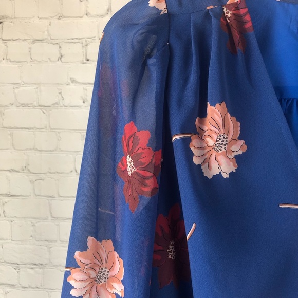 SHIRT - Women's Madewell blue mock wrap blouse with red and pink floral print. - Picture 9 of 16